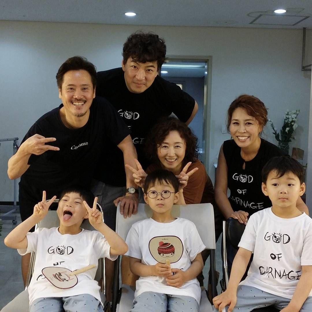 Trong bài phỏng vấn với tờ Newsen, nam tài tử Truyền thuyết Jumong đã tiết lộ, gia đình anh phải đối mặt với nạn phân biệt chủng tộc trong thời gian sinh sống ở Pháp.