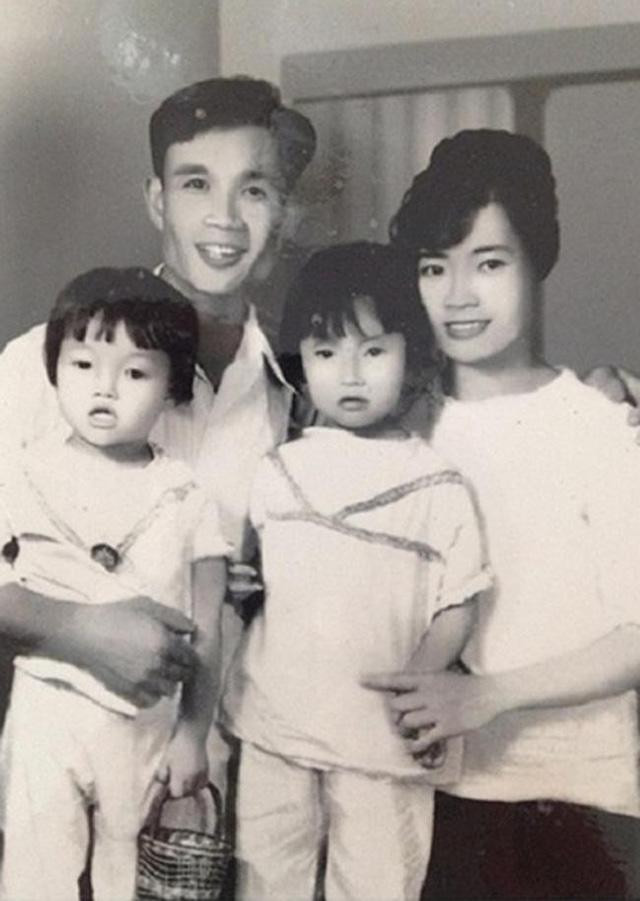 Vân Dung chụp cùng gia đình Vân Dung chụp cùng gia đình