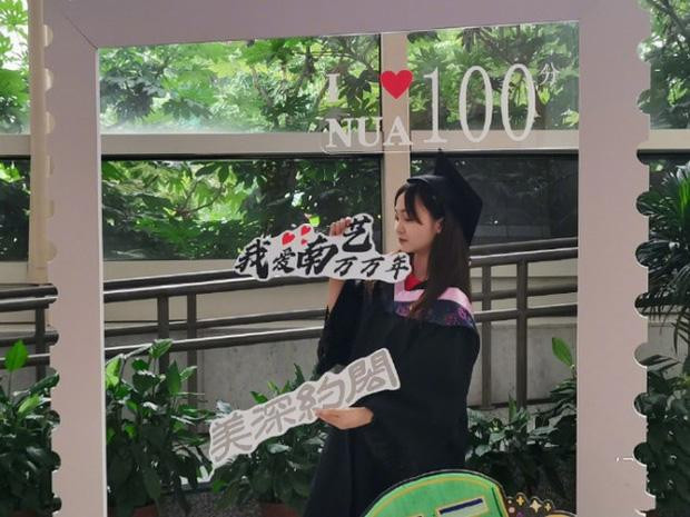 Diệu Khả trong lễ tốt nghiệp Đại học Diệu Khả trong lễ tốt nghiệp Đại học