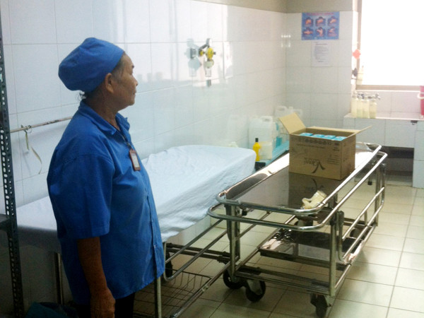 Phòng súc rửa dạ dày nơi bệnh nhân T, bị nhóm côn đồ tấn công