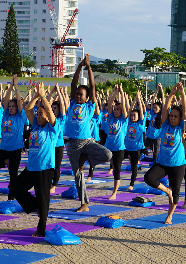 Hơn 400 người Nha Trang đồng diễn Yoga ảnh 6