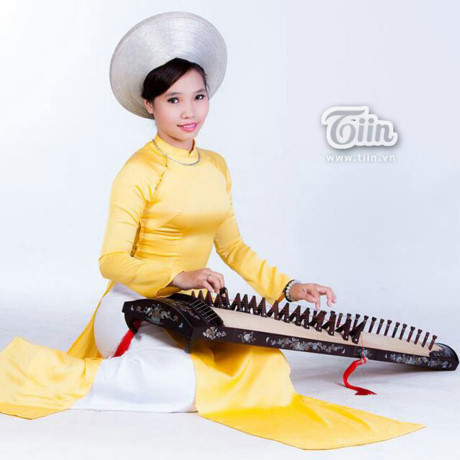 9x Sài Gòn gây bão mạng với bản cover Despacito bằng đàn tranh cực đỉnh ảnh 1