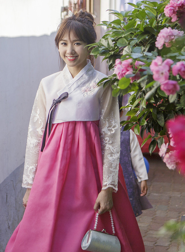 Hari Won tiết lộ về cuộc sống êm ấm, hạnh phúc ở nhà chồng ảnh 1