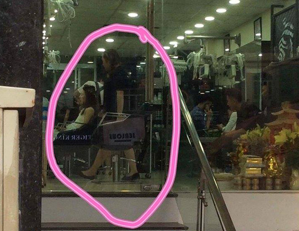 Bóc mẽ cô gái trẻ rửa chân trong xô trà đá xong rót bán cho hàng loạt khách ảnh 6