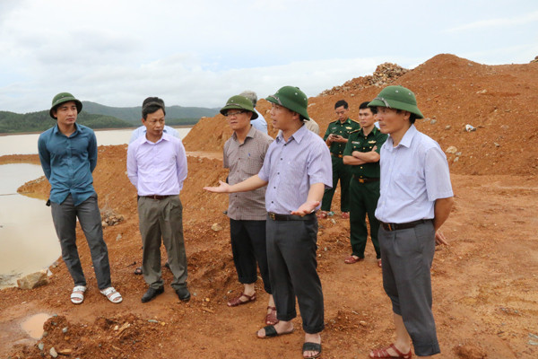 Lốc xoáy thổi tốc mái hơn 70 ngôi nhà ở Hà Tĩnh ảnh 1