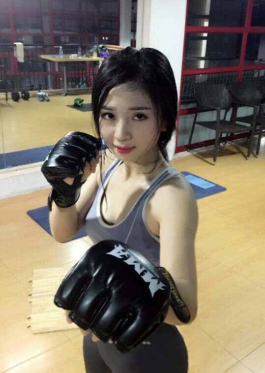 Đã xinh còn giỏi võ, hotgirl có thể khiến bạn 'đổ gục' ngay lần đầu ảnh 1