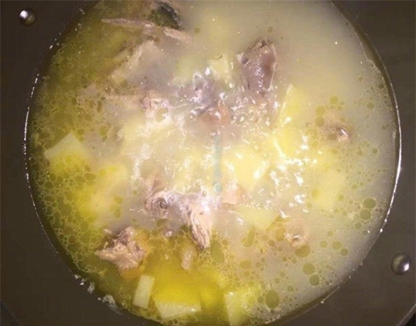 Tình huống "sốc tới óc" khi cô gái đưa bạn trai về quê ra mắt bà ảnh 1