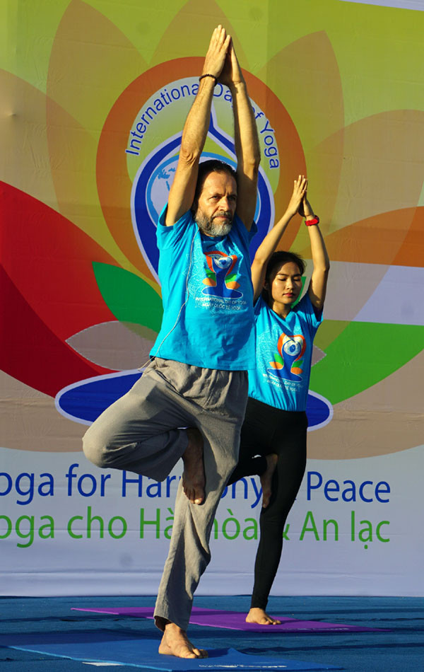 Hơn 400 người Nha Trang đồng diễn Yoga ảnh 4