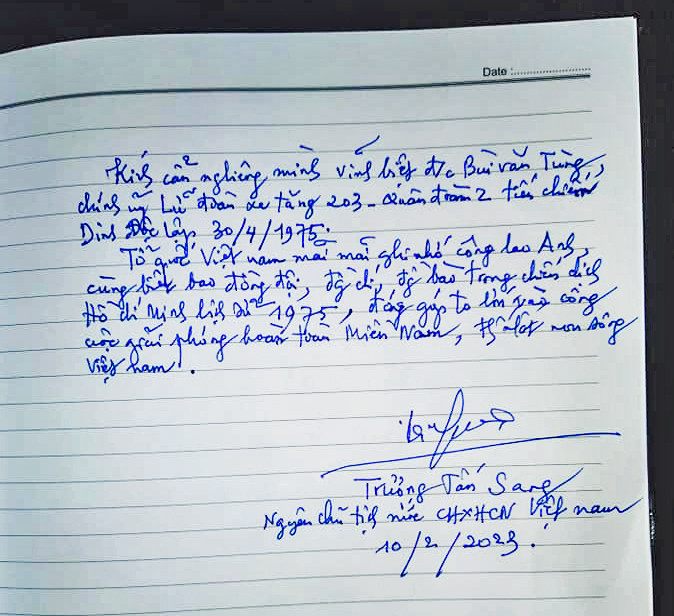 Nguyên Chủ tịch nước Trương Tấn Sang viết trong sổ tang: "Tổ quốc Việt Nam mãi mãi ghi nhớ công lao Anh cùng biết bao đồng đội, đồng chí, đồng bào trong chiến dịch Hồ Chí Minh lịch sử 1975, đóng góp to lớn vào công cuộc giải phóng hoàn toàn Miền Nam, thống nhất non sông Việt Nam.
