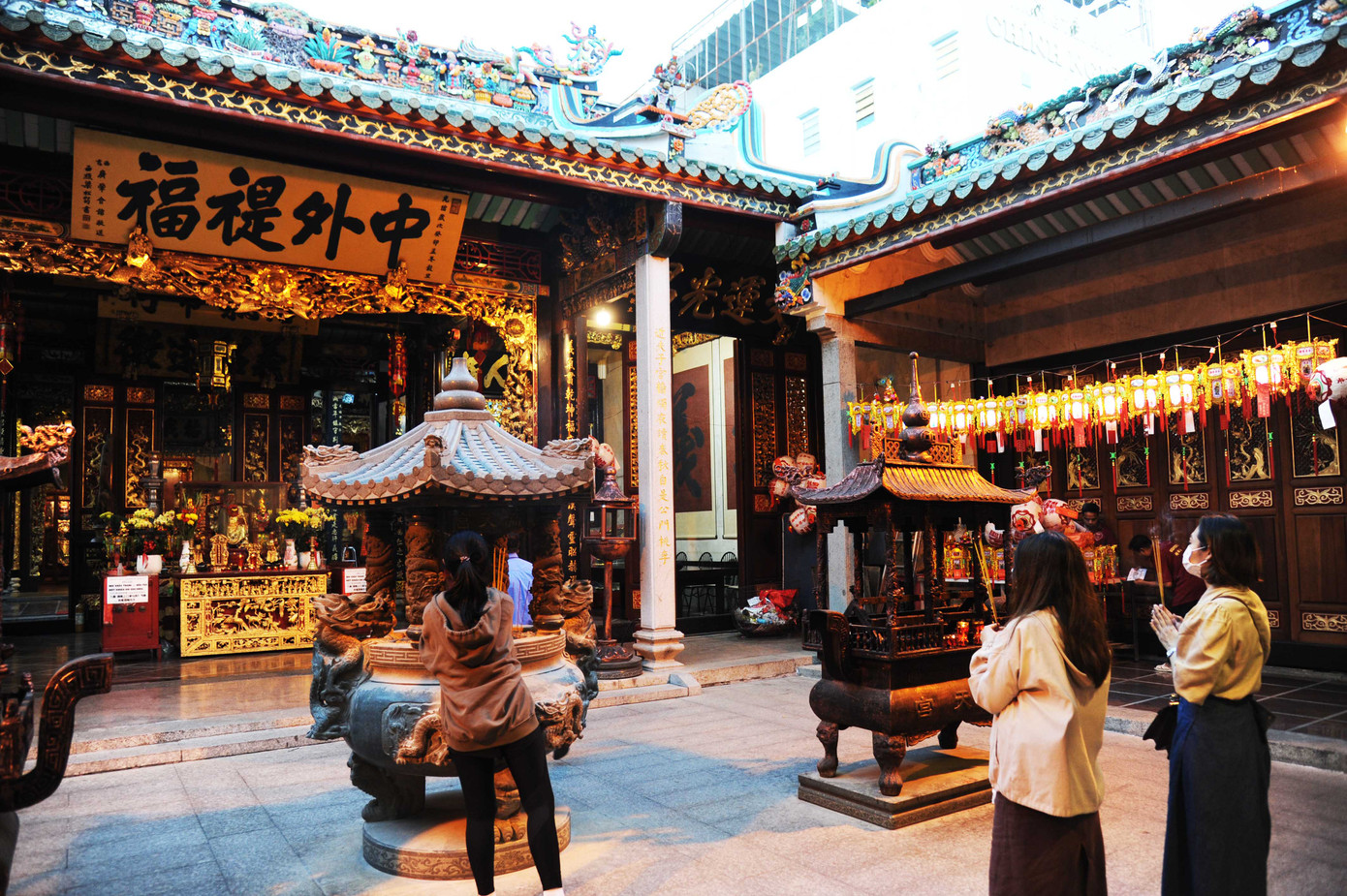 Chùa Ông mùa xuân thu hút nhiều bạn trẻ tới du ngoạn Chùa Ông mùa xuân thu hút nhiều bạn trẻ tới du ngoạn