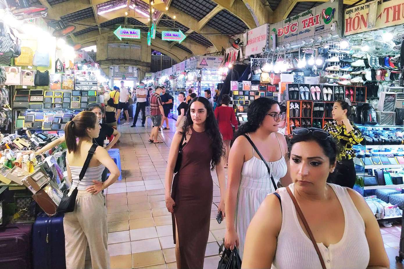 Việc Việt Nam khống chế thành công đại dịch COVID-19, trở thành điểm đến an toàn đã thu hút du khách quốc tế tới chơi xuân Quý Mão. Việc Việt Nam khống chế thành công đại dịch COVID-19, trở thành điểm đến an toàn đã thu hút du khách quốc tế tới chơi xuân Quý Mão.