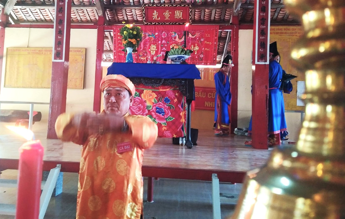 Không khí cúng đình trang nghiêm thành kính