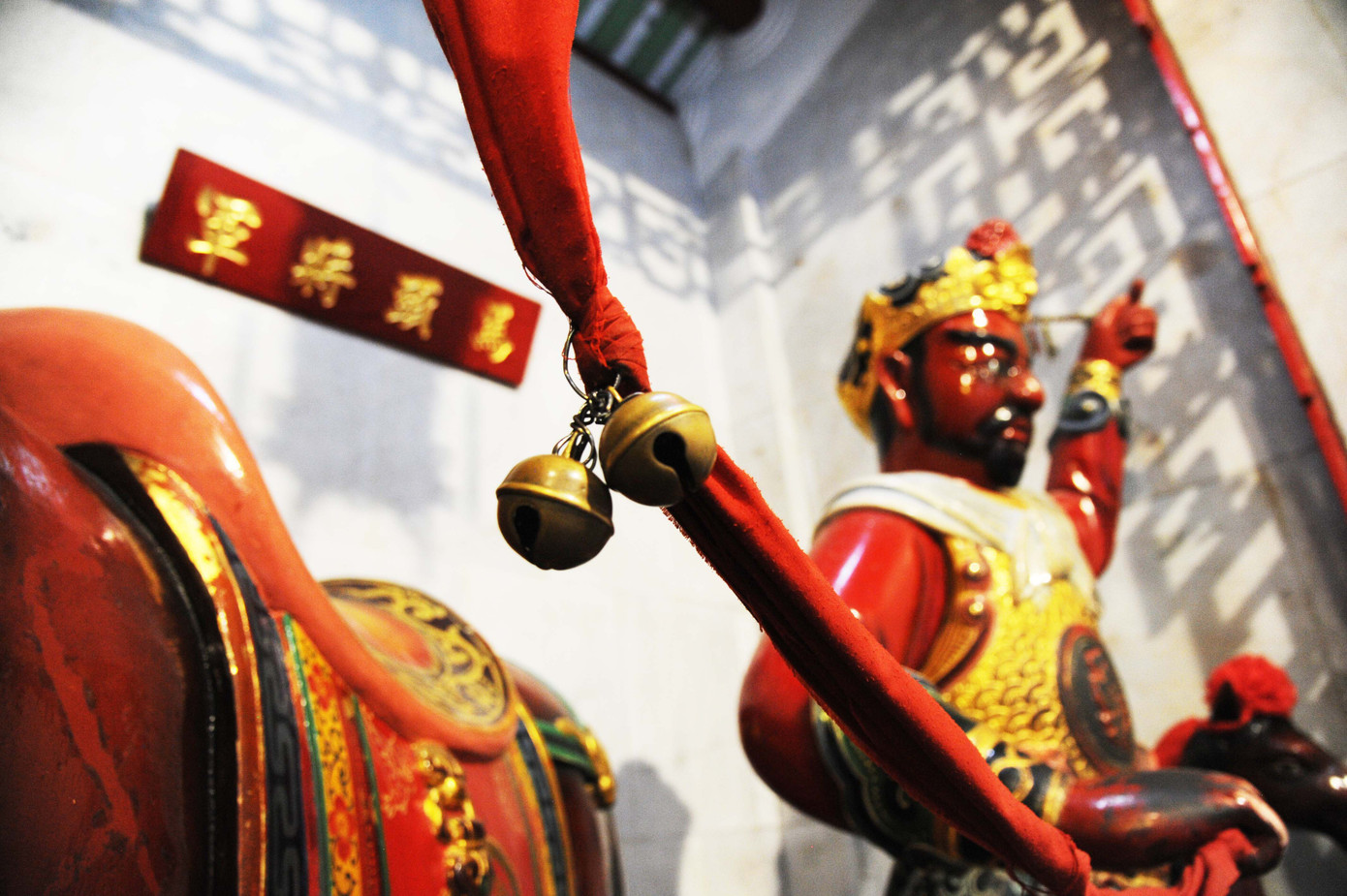 Rung lục lạc cũng đem lại điều may. Người trông coi con ngựa Xích Thố là Mã Đầu tướng quân, người trông coi con ngựa cho Quan Công. Rung lục lạc cũng đem lại điều may. Người trông coi con ngựa Xích Thố là Mã Đầu tướng quân, người trông coi con ngựa cho Quan Công.