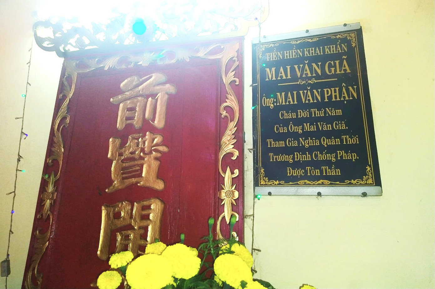 Cháu 5 đời của cụ Mai Văn Giã là ông Mai Văn Phận, theo Trương Định chống Pháp tại khu vực Cần Giuộc (Long An). Ông Phận trực tiếp chỉ huy các trận đánh đi vào sử sách, là cảm hứng để cụ Đồ Chiểu viết "Văn tế nghĩa sĩ Cần Giuộc". Khi ông Mai Văn Phận hy sinh, người dân suy tôn ông là một vị thần, được thờ tại đình Tân Kim và một số nơi khác.