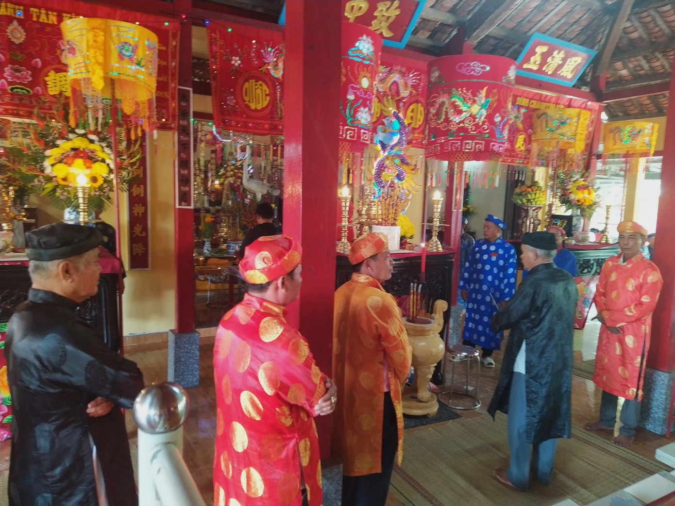 Đình Tân Kim trong thời kỳ kháng chiến có hầm bí mật nuôi giấu cán bộ hoạt động bí mật. Rất nhiều cán bộ đã anh dũng hy sinh vì Tổ quốc.