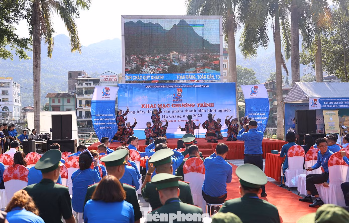 Sáng 6/9, tại Quảng trường 26/3 diễn ra lễ khai mạc trưng bày, tiêu thụ sản phẩm thanh niên khởi nghiệp.