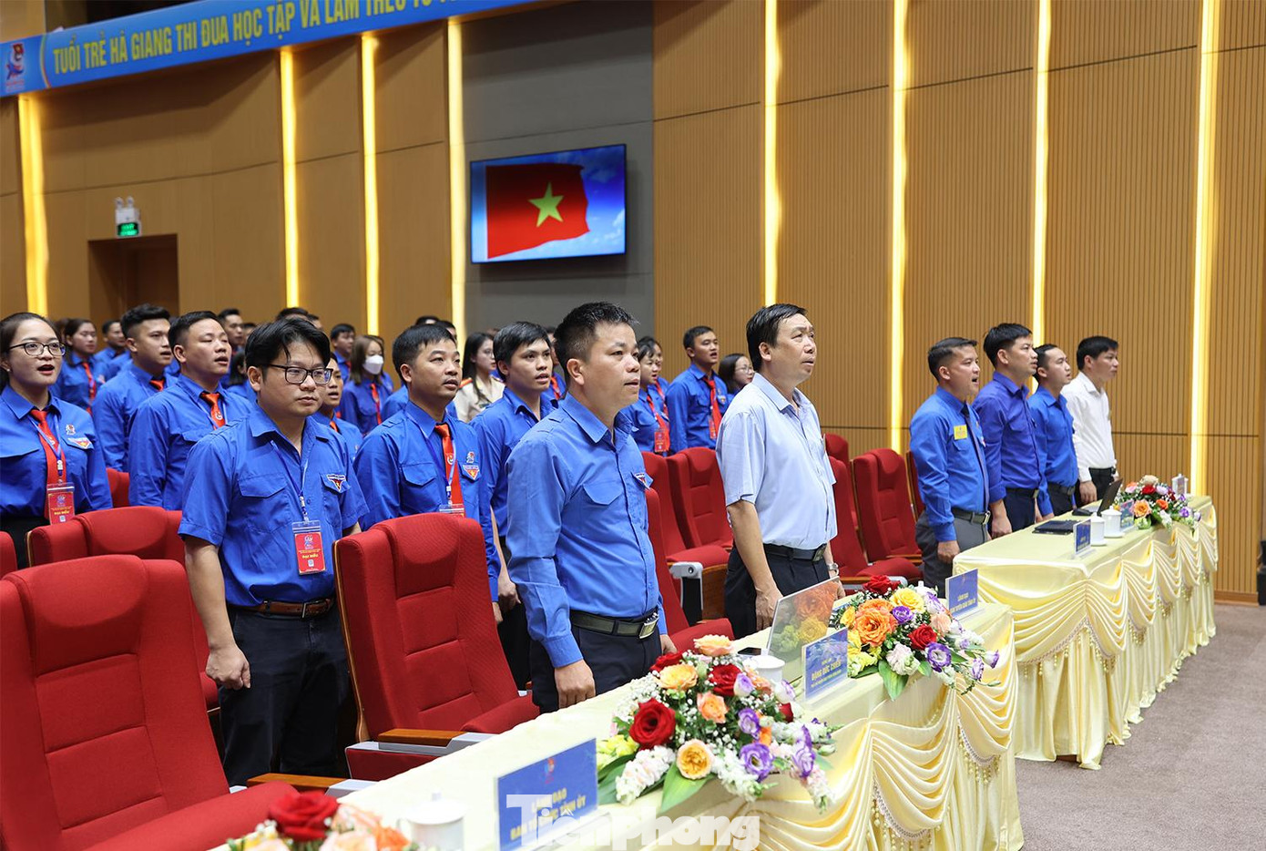 Các đại biểu dự lễ khai mạc đại hội