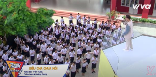 Ali Hoàng Dương gửi tặng các bạn học sinh ca khúc Điều Cha Chưa Nói. Ali Hoàng Dương gửi tặng các bạn học sinh ca khúc Điều Cha Chưa Nói.