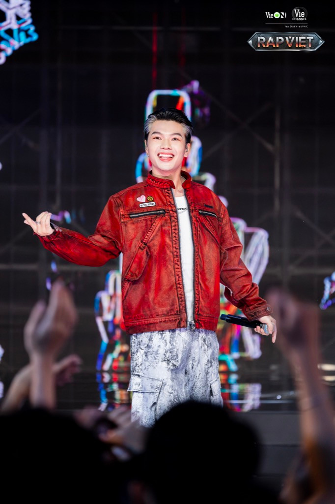 GILL khiến cả 4 HLV phải &quot;hơn thua&quot; tới cùng để chiêu mộ.