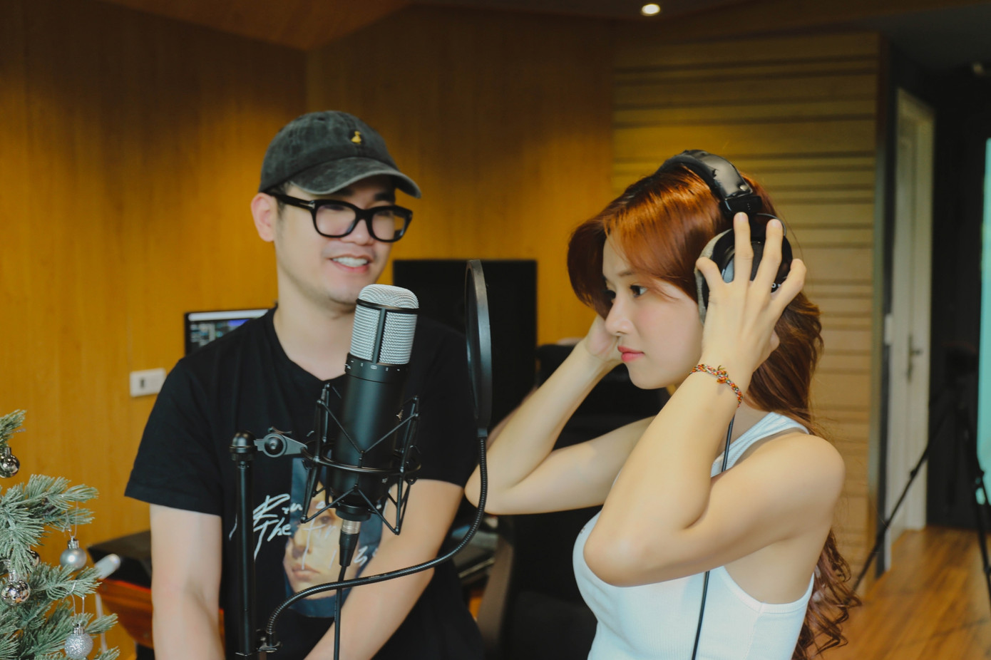 Hoàng Yến Chibi và nhạc sĩ Khắc Hưng.