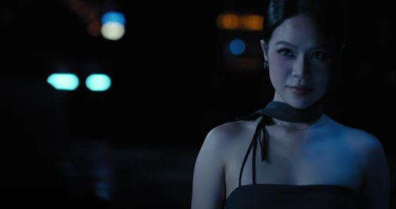 Tạo hình của tlinh trong MV dịu dàng một cách bất ngờ. Tạo hình của tlinh trong MV dịu dàng một cách bất ngờ.