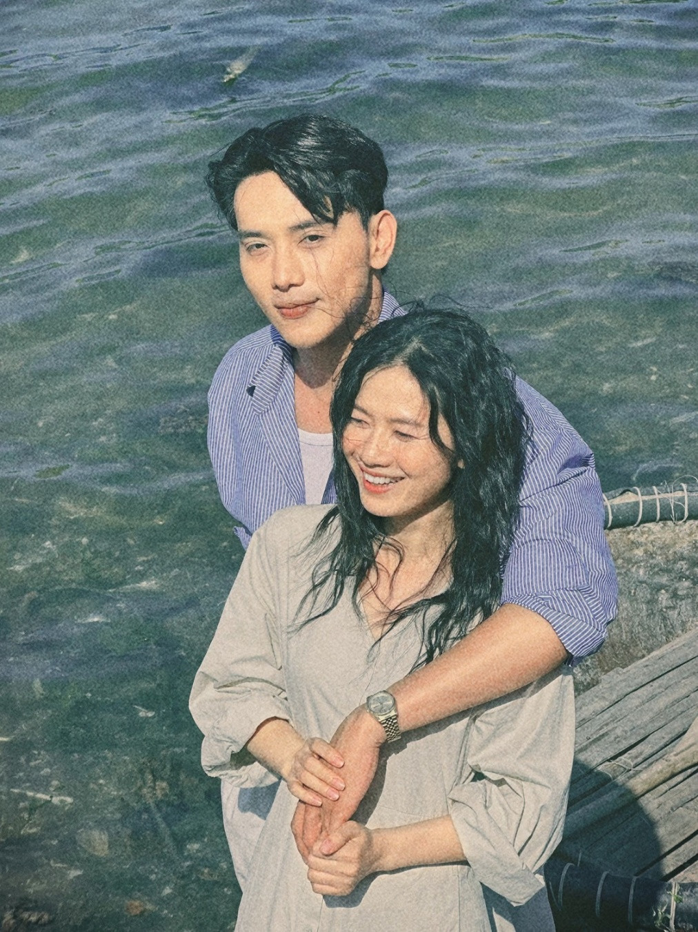 Oanh Kiều và Thuận Nguyễn - Cặp đôi chính của Tình Yêu Đến Cùng Gió Biển. Oanh Kiều và Thuận Nguyễn - Cặp đôi chính của Tình Yêu Đến Cùng Gió Biển.