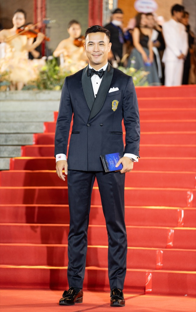 Trương Thế Vinh lịch lãm khi diện trang phục vest. Trương Thế Vinh lịch lãm khi diện trang phục vest.