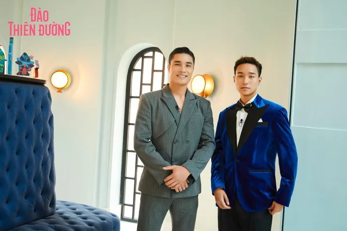 Trần Mạnh Kiên (bên trái) là Á Vương 3 của cuộc thi Manhunt International 2022. Trần Mạnh Kiên (bên trái) là Á Vương 3 của cuộc thi Manhunt International 2022.