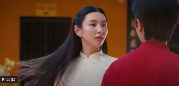 Hoa hậu Thùy Tiên có màn xuất hiện đầy bất ngờ ở cuối MV.