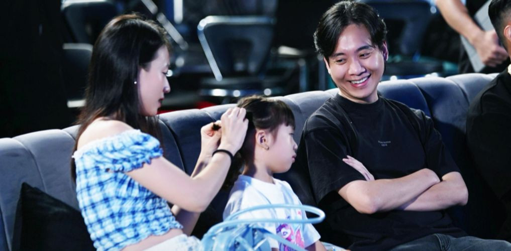 CiCi cũng theo bố JustaTee để học lỏm cách "on the mic"