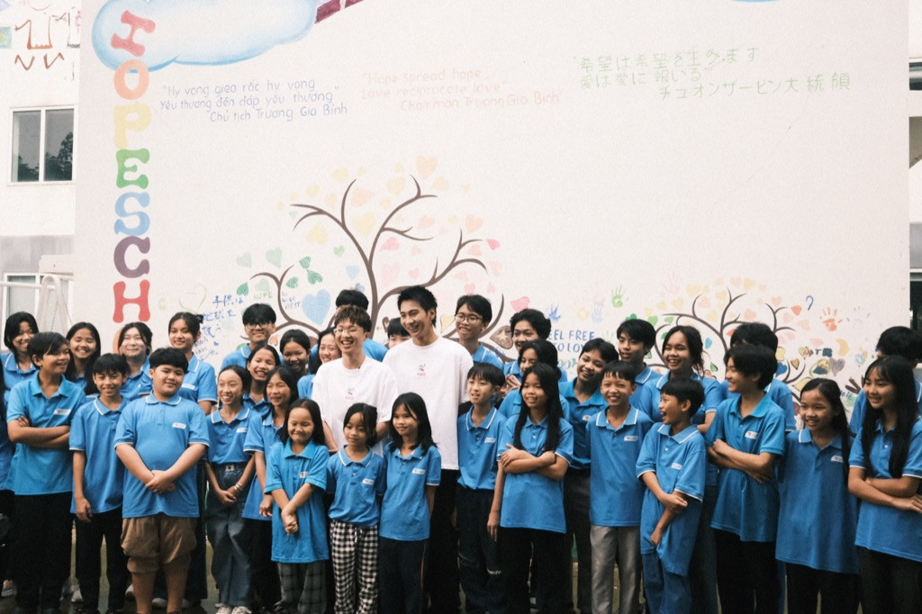 Obito và Shiki tạo nhiều kỉ niệm đẹp bên các em nhỏ. Obito và Shiki tạo nhiều kỉ niệm đẹp bên các em nhỏ.