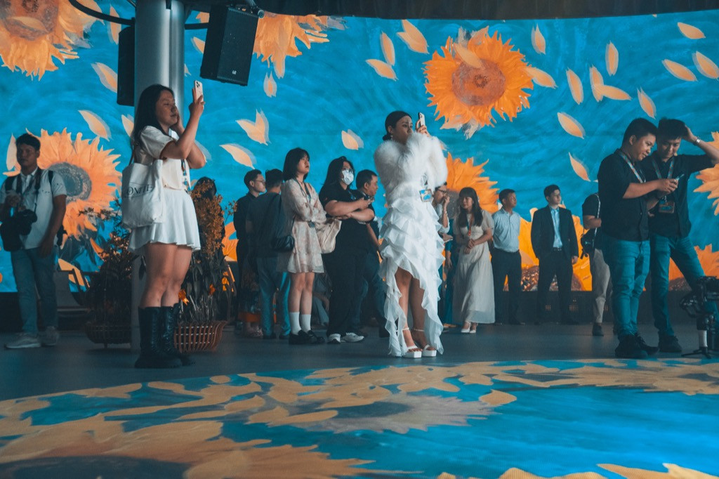 Van Gogh Immersive 720 được kỳ vọng là "phiên bản cập nhật" với những điểm đổi mới đáng để fan "xuống tiền" mua vé. Van Gogh Immersive 720 được kỳ vọng là "phiên bản cập nhật" với những điểm đổi mới đáng để fan "xuống tiền" mua vé.