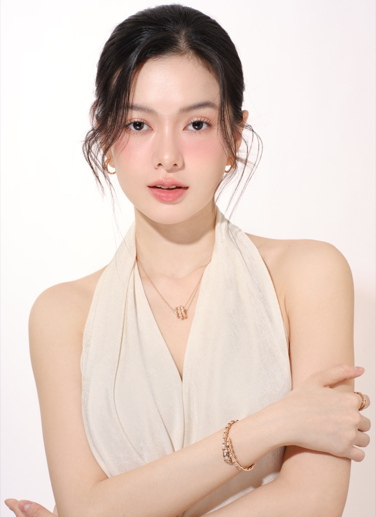 Yên Đan sở hữu nhan sắc thanh thoát, nhẹ nhàng. Yên Đan sở hữu nhan sắc thanh thoát, nhẹ nhàng.