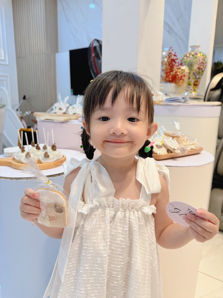 Biểu cảm đáng yêu, tinh nghịch của Winnie khiến fan thích thú.