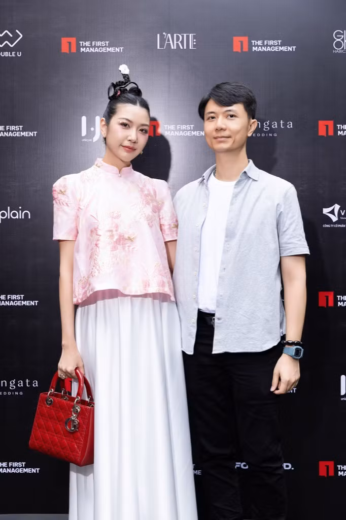 Á hậu Thúy Vân và ông xã.