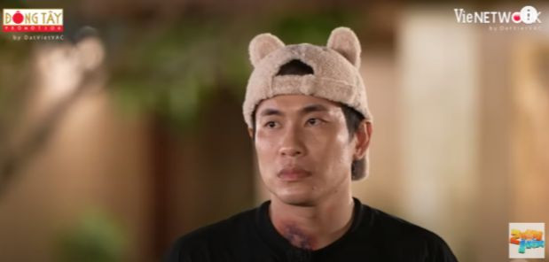 Sự căng thẳng của Ngô Kiến Huy khiến Kiều Minh Tuấn, Dương Lâm... không hiểu chuyện gì đang xảy ra.