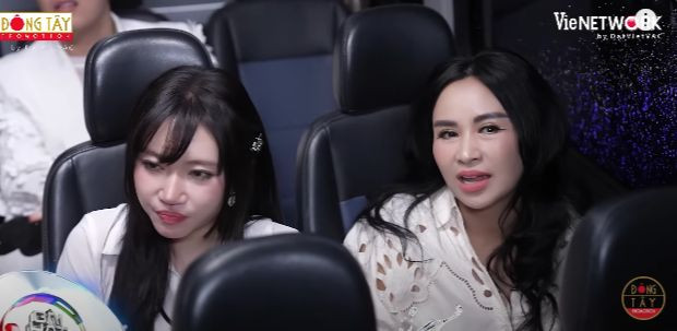 Chỉ một câu nói của Diva Thanh Lam khiến cả xe "rung chuyển" vì tiếng cười. Chỉ một câu nói của Diva Thanh Lam khiến cả xe "rung chuyển" vì tiếng cười.