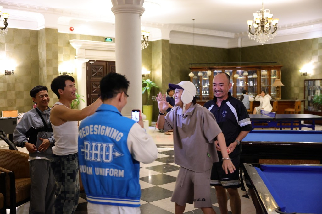 Duy Khánh và Quốc Thiên khiến Tiến Luật phải hù dọa: "Không được là tôi đổi vai nha”. Duy Khánh và Quốc Thiên khiến Tiến Luật phải hù dọa: "Không được là tôi đổi vai nha”.