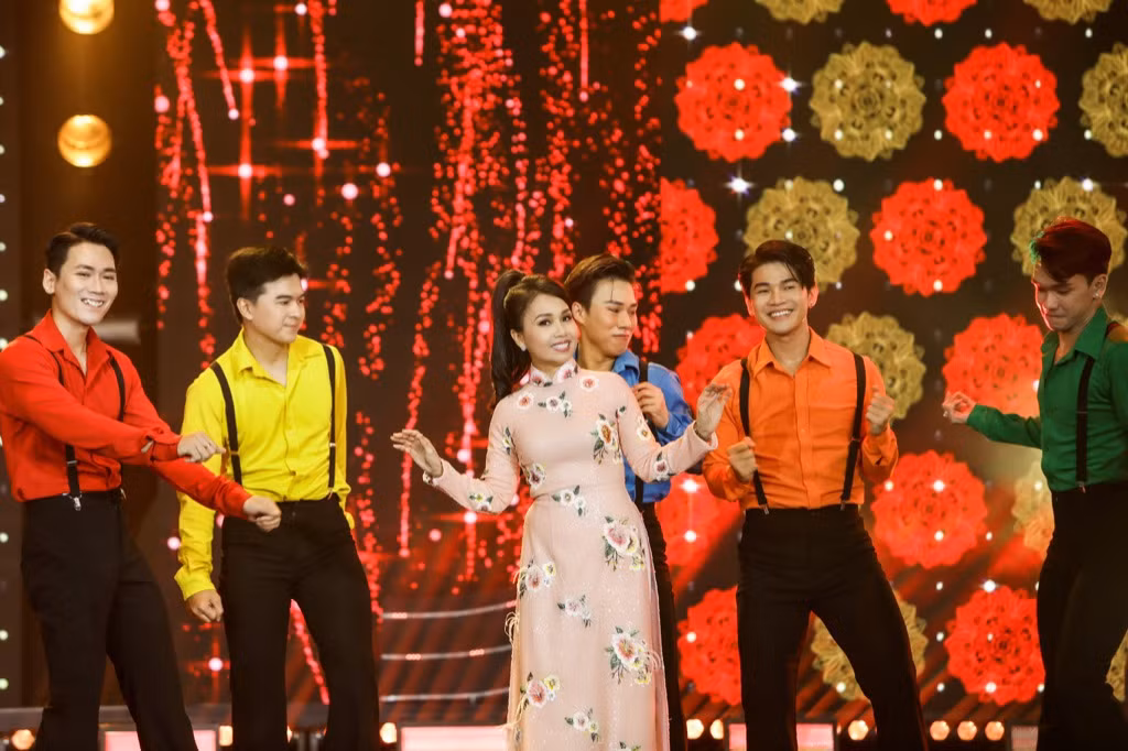 "Chị Tư" Cẩm Ly.