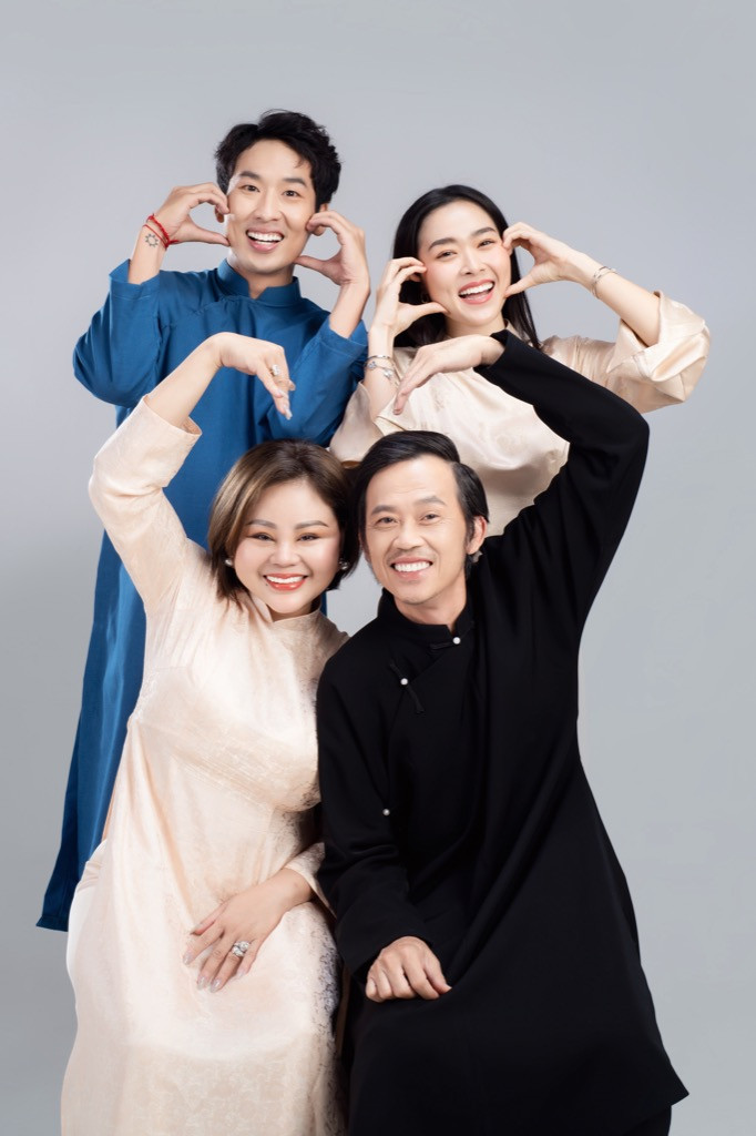 Dàn diễn viên Làm Giàu Với Ma gửi đến khán giả bộ ảnh gia đình nhân dịp lễ Vu lan.