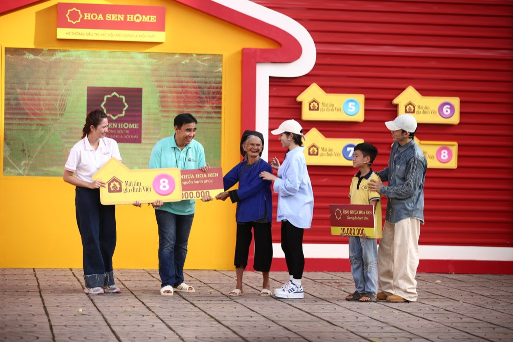 Những phần thưởng được trao đi, góp phần giúp các em nhỏ có một tương lai tốt đẹp hơn.