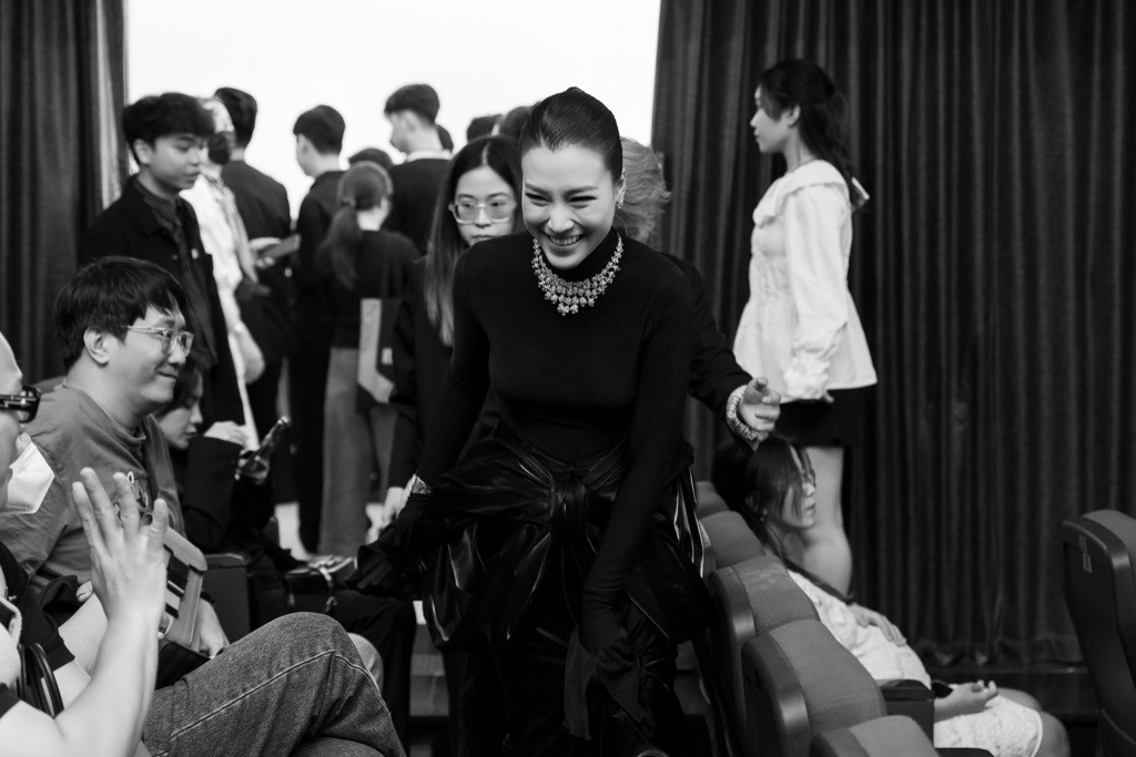 Hoàng Oanh xuất hiện với giao diện sang trọng tại sự kiện.