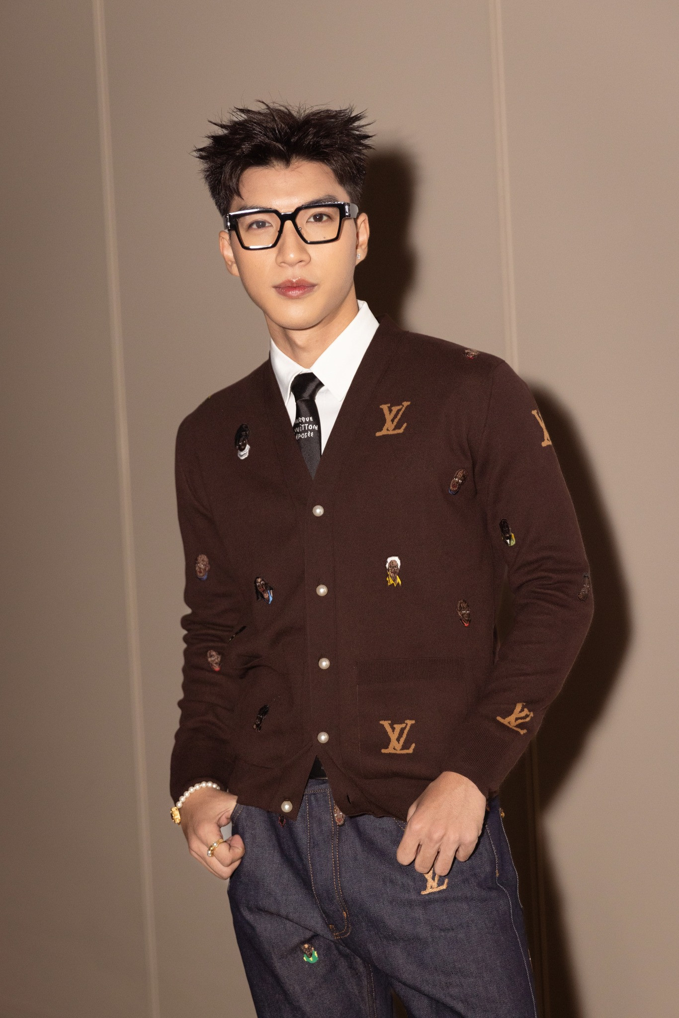 HIEUTHUHAI. HIEUTHUHAI.