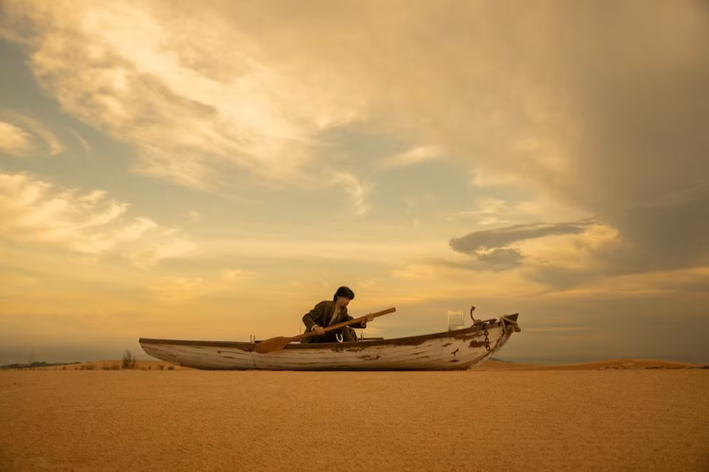 Đen khiến fan tò mò về dụng ý của MV FRIENDSHIP.