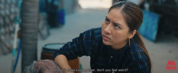 Tín Nguyễn trong vai một người phụ nữ cực khổ, bươn chải.