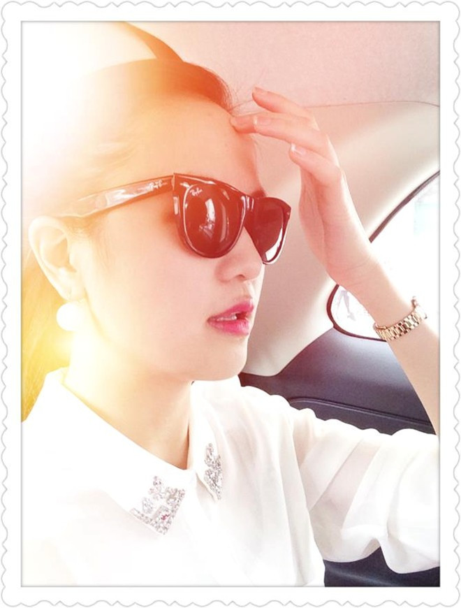 Ngay lập tức, vẻ đẹp của nữ phóng viên này cũng thu hút sự chú ý của dân mạng