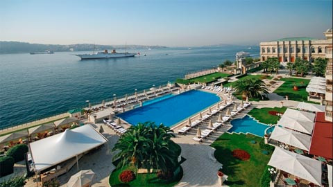 Sao Arsenal bí mật đính hôn với cựu Hoa hậu Thổ Nhĩ Kỳ ảnh 1