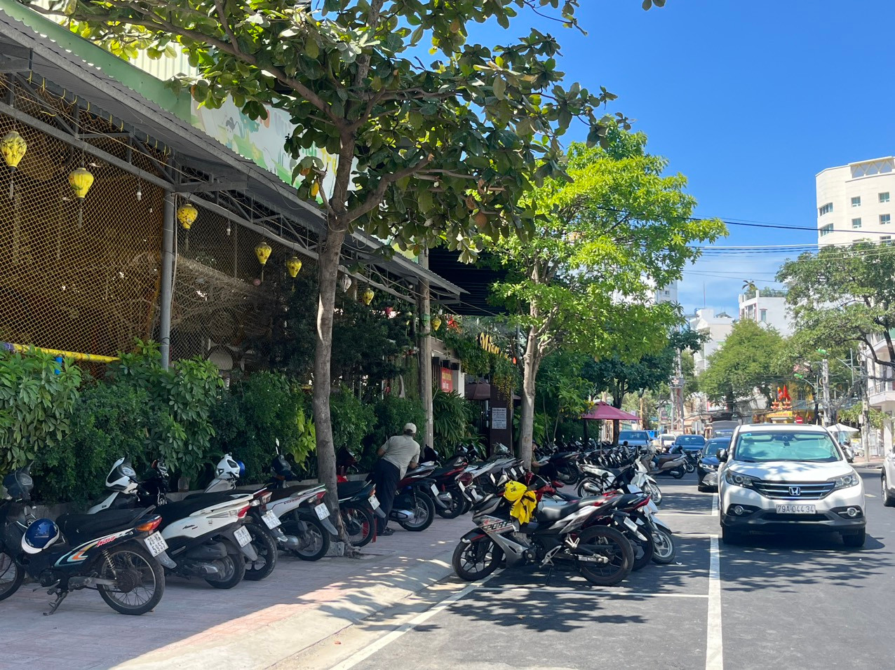 Đất SVĐ 19/8 được cho thuê làm quán cà phê Misa ở đường Phan Chu Trinh, TP Nha Trang. Đất SVĐ 19/8 được cho thuê làm quán cà phê Misa ở đường Phan Chu Trinh, TP Nha Trang.