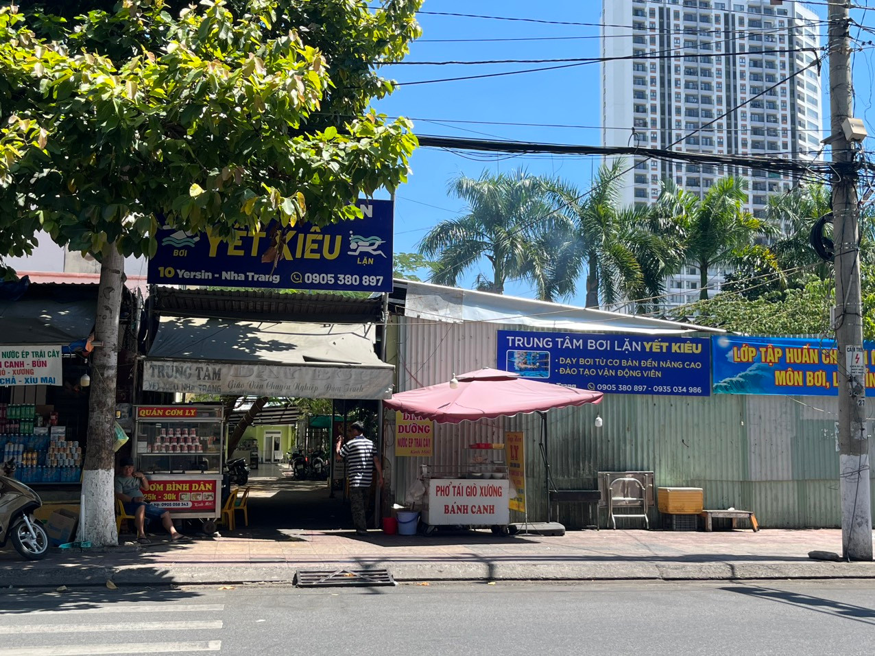 Đất SVĐ 19/8 Nha Trang được cho thuê làm Trung tâm bơi lội Yết Kiêu. Đất SVĐ 19/8 Nha Trang được cho thuê làm Trung tâm bơi lội Yết Kiêu.