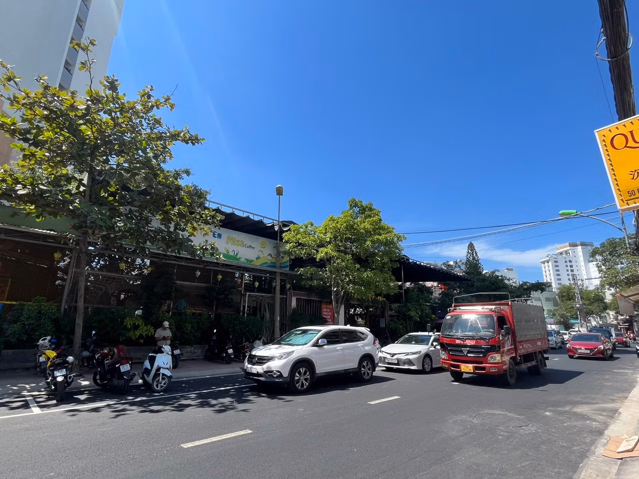 Đất SVĐ 19/8 đã được cho thuê làm quán cà phê phía đường Phan Chu Trinh, TP Nha Trang.